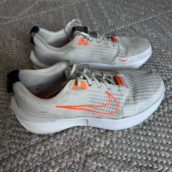 Nike White and Orange Athletic Sneakers - Picture 4 of 15